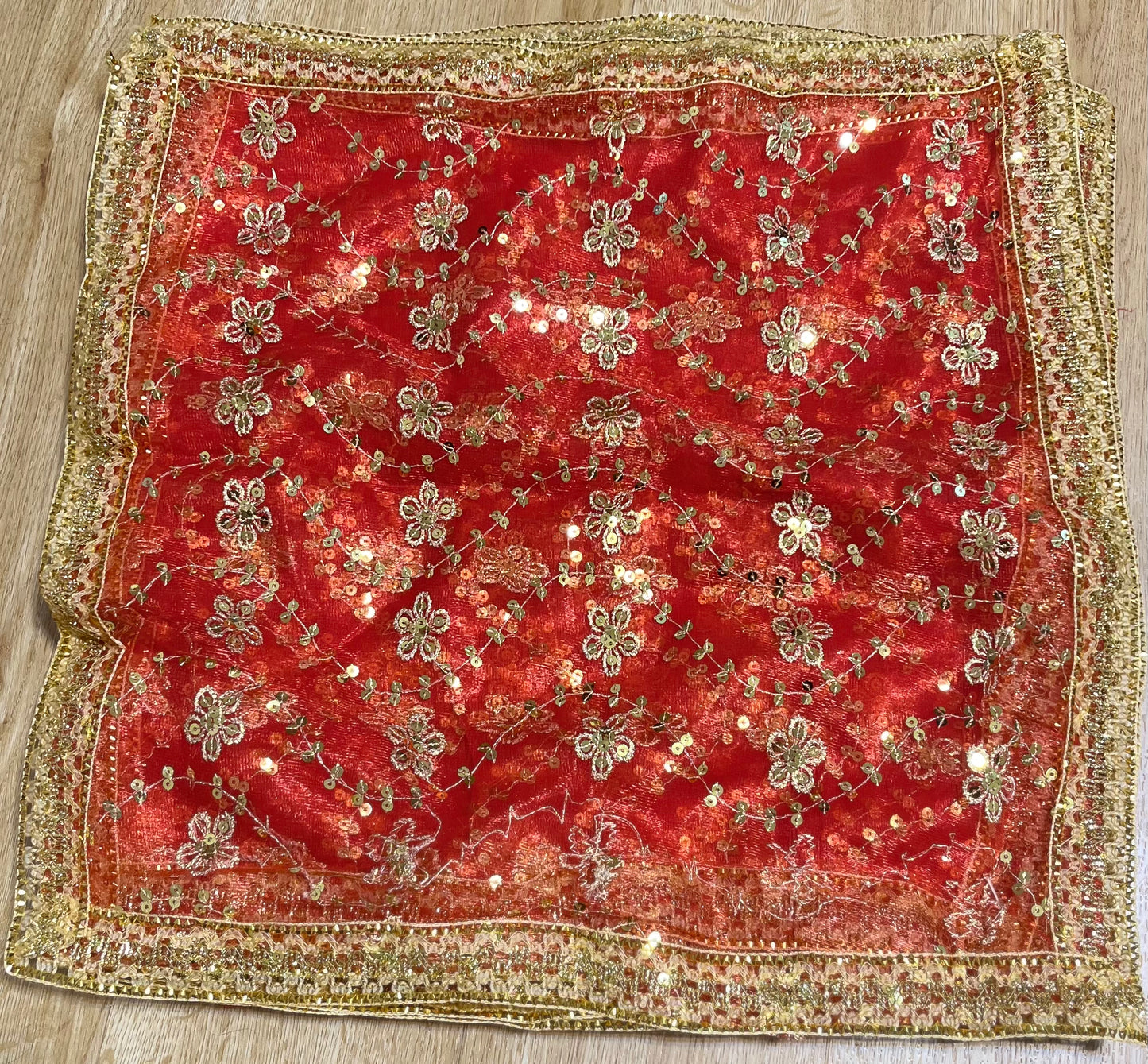 Red Net Chunri (45x45cm)