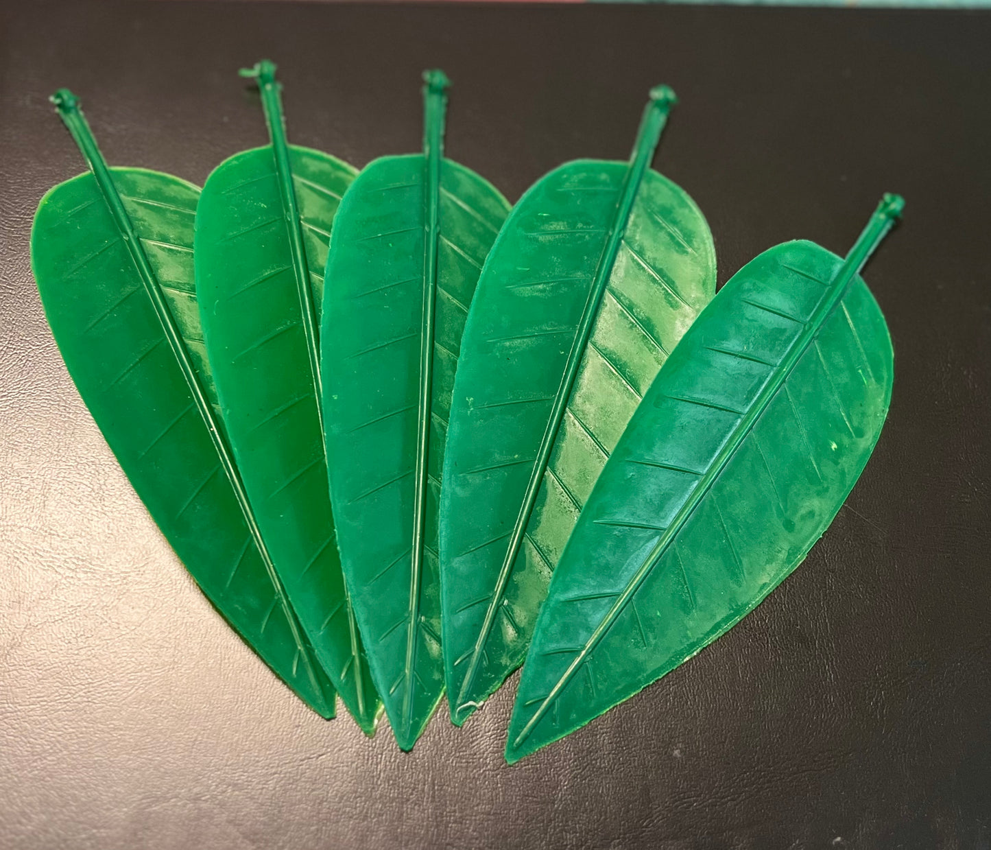 Plastic Artificial Mango Leaves (17cm, Green) (Pack of 5)