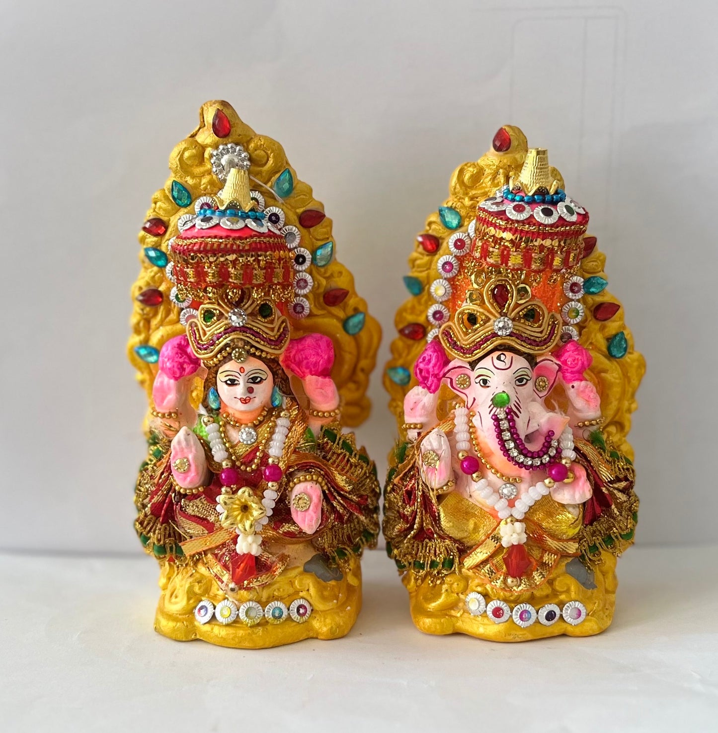 Lord Laxmi Ganesh Pair Murti Multicolour Moti (14cm)