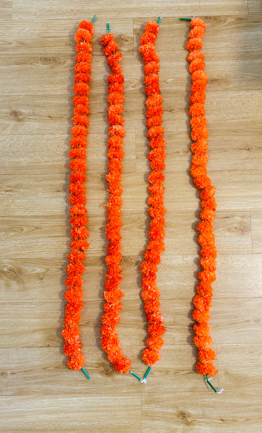 Plastová květinová girlanda Merigold s jedním provázkem (oranžová)