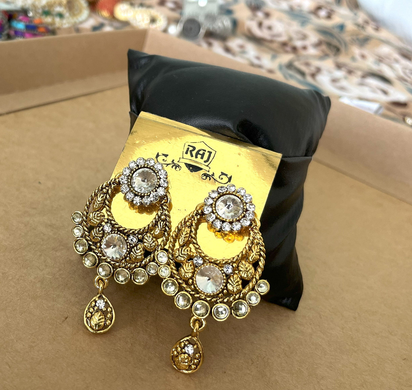 Round Stone Jhumka With Maangtika